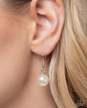 Load image into Gallery viewer, Complete Look - Blue and icy pearls necklace and bracelet