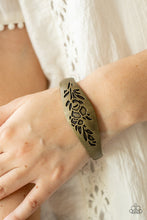 Load image into Gallery viewer, Fond of Florals - Brass