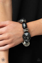 Load image into Gallery viewer, Glaze of Glory - Black - The V Resale Boutique