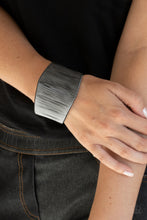 Load image into Gallery viewer, Hot Wired Wonder - Black - The V Resale Boutique