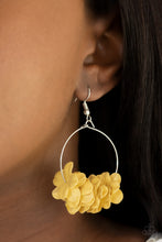 Load image into Gallery viewer, Flirty Florets - Yellow - The V Resale Boutique