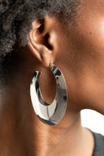 Load image into Gallery viewer, Going OVAL-board - Silver - The V Resale Boutique