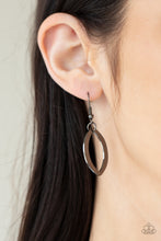 Load image into Gallery viewer, The OVAL-achiever - Black - The V Resale Boutique