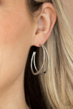 Load image into Gallery viewer, Rustic Curves - Silver - The V Resale Boutique