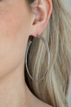 Load image into Gallery viewer, Candescent Curves - Silver - The V Resale Boutique