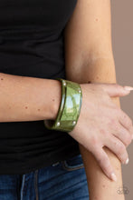 Load image into Gallery viewer, Geo Glamper - Green - The V Resale Boutique