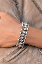 Load image into Gallery viewer, Ritzy Reboot - White - The V Resale Boutique