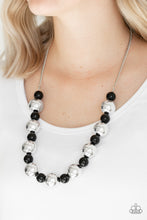 Load image into Gallery viewer, Top Pop - Black - The V Resale Boutique
