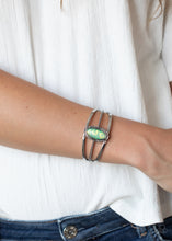 Load image into Gallery viewer, Stone Sahara - Green - The V Resale Boutique
