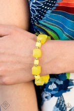 Load image into Gallery viewer, Trendsetting Tourist - Yellow - The V Resale Boutique
