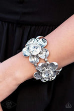 Load image into Gallery viewer, FLOWER ZI COLLECTION BRACELET 2013 - WHITE
